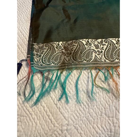 Rare CIE Hand Made fringed silk green and brown  iridescent scarf 
Made in India - Picture 6 of 7